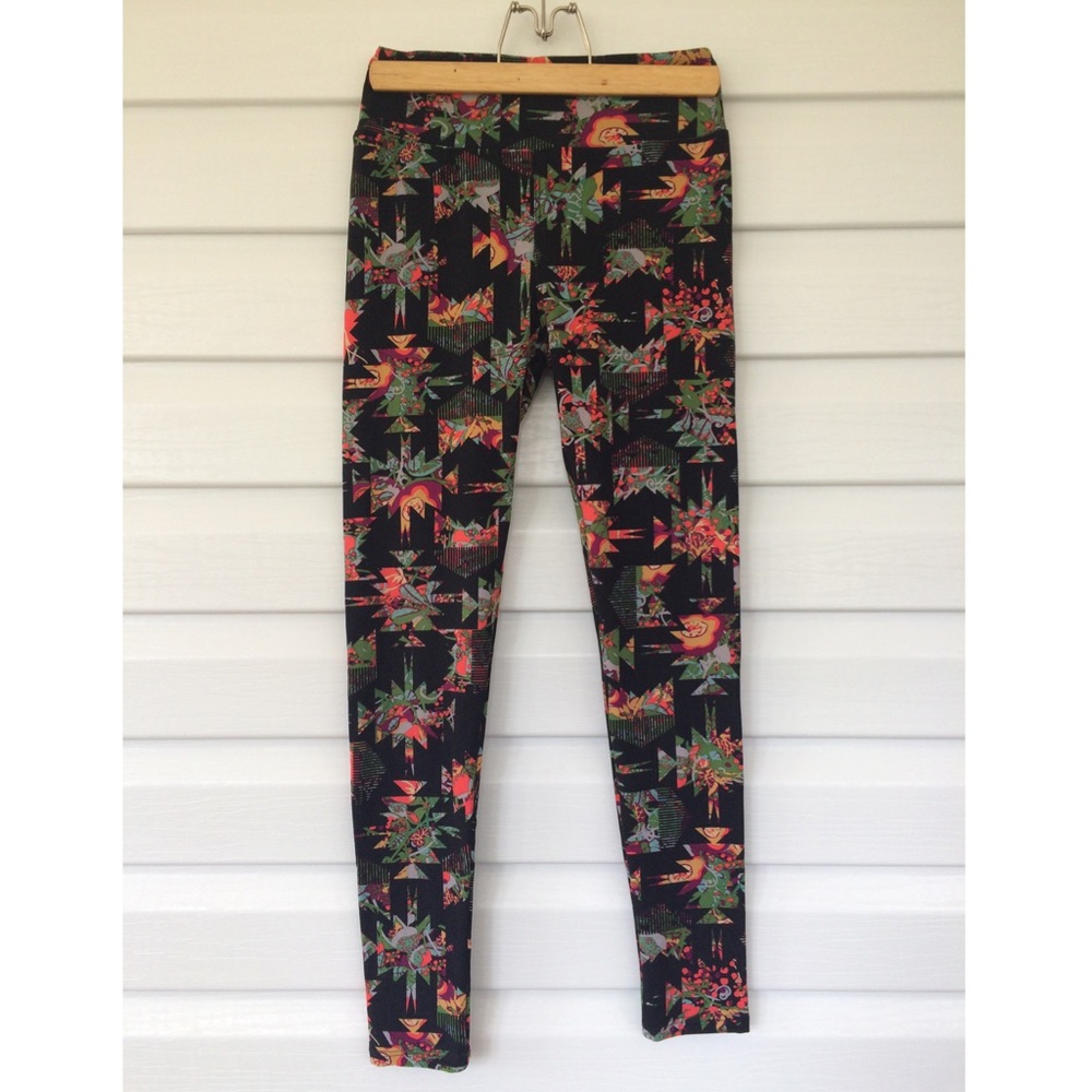 LuLaRoe - One Size - Aztec Print Leggings
